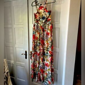 Gorgeous Lulu’s Maxi dress, new with tags. Never worn.